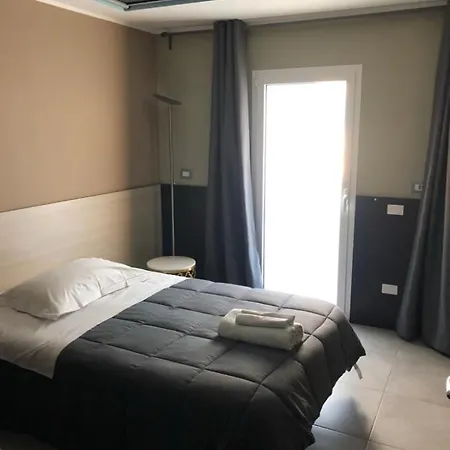 Villa Camilla Milano Metro 4 米兰