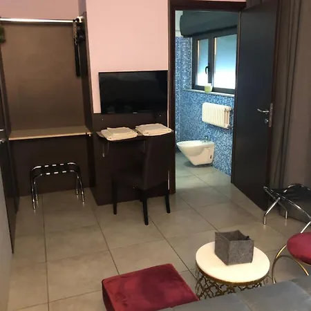 Villa Camilla Milano Metro 4 招待所 4*