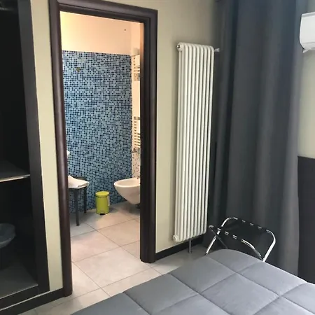 Villa Camilla Milano Metro 4 招待所 4*