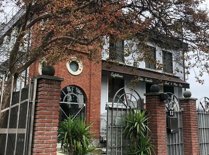 Camilla Metro 4 Affittacamere 4*